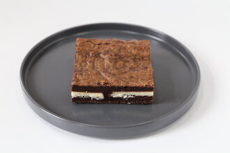 Beyaz Çikolatalı Cevizli Brownie görseli