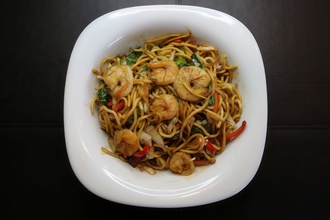 Karidesli Sebzeli Erişte görseli