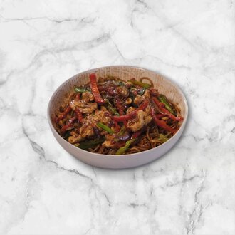 Sebzeli Erişte Üstü Kung Pao Tavuk görseli