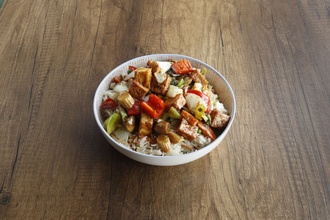 Tavuklu Pilav Üstü Sebzeli Tofu görseli