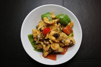 Siyah Mantarlı Acılı Tavuk görseli