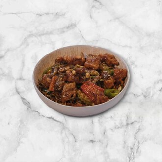 Sebzeli Erişte Üstü Mançuryan Usulü Tavuk görseli