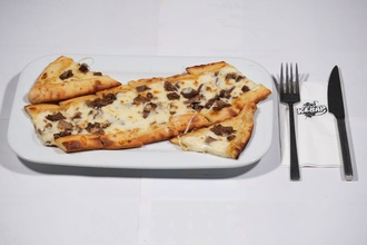 Kavurmalı Kaşarlı Pide (Açık) görseli