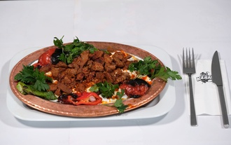 Yoğurtlu Kebap (Et Şişten) görseli