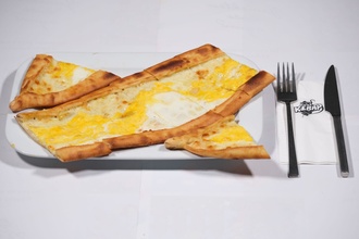 Kaşarlı Yumurtalı Pide görseli