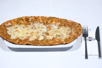 Kaşarlı Lahmacun görseli