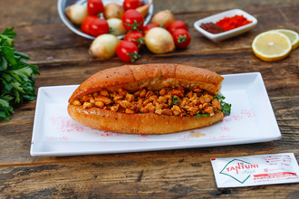 Ekmek Arası Tavuk Tantuni görseli