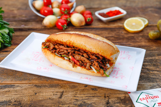 Ekmek Arası Et Tantuni görseli