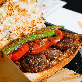 Yarım Ekmek Arası Köfte görseli