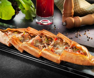 Kuşbaşılı Kaşarlı Pide görseli