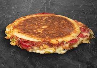 Gezen Bazlama Tost Domatesli Beyaz Peynirli+ Kaşarlı görseli