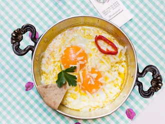 Sahanda Peynirli Göz Yumurta görseli