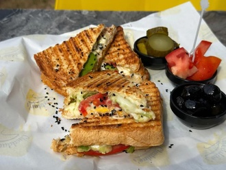 Avokadolu Tost görseli