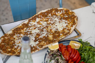 Kaşarlı Lahmacun görseli