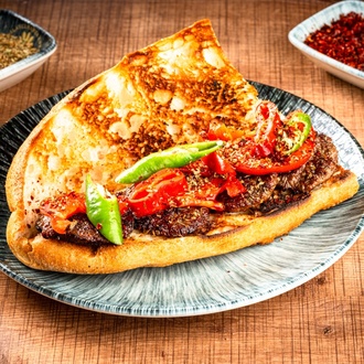 Üç Çeyrek Ekmek Köfte görseli