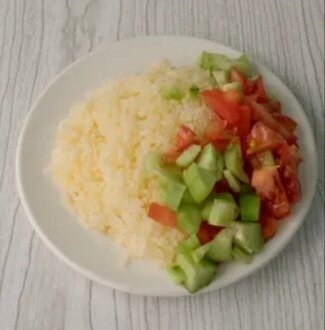 Pilav Üstü Salata görseli