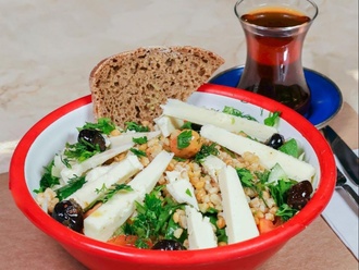 Siyez Dövmeli Ezine Peynirli Salata görseli