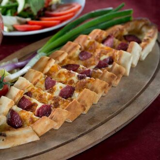 Kaşarlı Sucuklu Pide + Ayran görseli