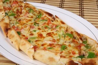Kaşarlı Sebzeli Pide + Ayran görseli