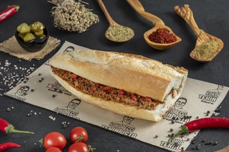 Üç Çeyrek Ekmek Arası İstanbul Kokoreç görseli