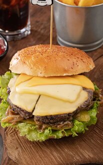 3 Peynirli Burger görseli