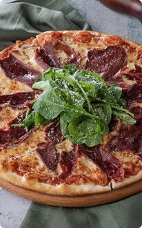 Füme Kaburgalı Pizza görseli
