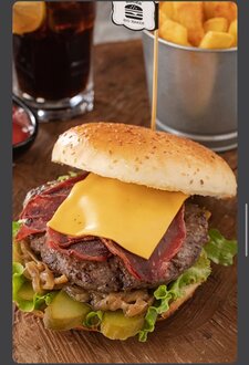 Pastırmalı Cheddarlı Burger görseli