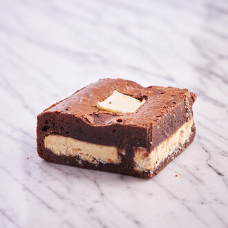 Beyaz Çikolatalı Brownie (Dilim) görseli