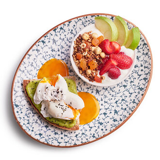 Karabuğday Ekmeği Üzerine Avokadolu Poşe Yumurta görseli