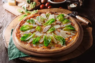 Tavuklu Sezar Pizza görseli