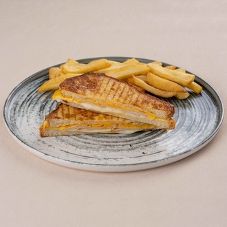 Üç Peynirli Tost görseli