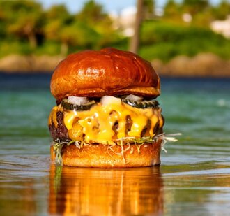 Deluxe Bliss Burger görseli