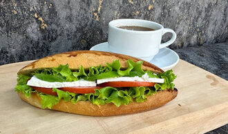 Beyaz Peynirli Domatesli Sandviç görseli