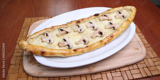 Mantarlı Pide görseli
