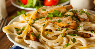 Tavuklu Köri Soslu Fettuccine görseli