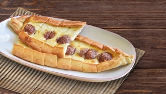 Kaşarlı Sucuklu Pide görseli