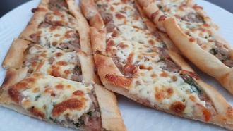 Kıymalı Kaşarlı Pide görseli
