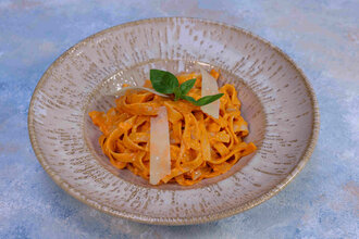 Gigi Hadid Fettuccine görseli