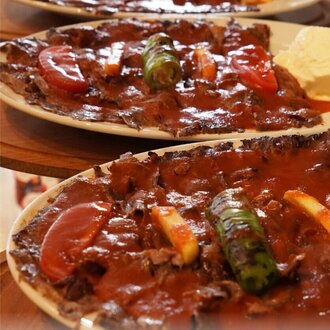 İskender Et Döner Hatay Usulü Soslu İskender Et Döner Full Soslu İskender Et Döner ( 100 Gr ) görseli