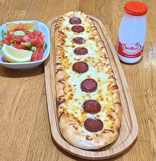 Kaşarlı Sucuklu Pide görseli