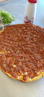 Sarımsaklı Antep Lahmacun görseli