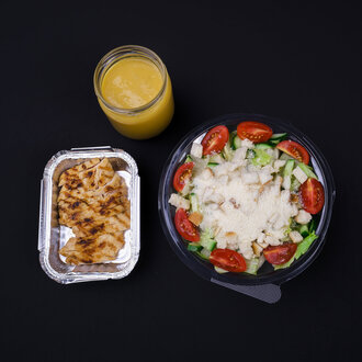 Menü 3 (Tavuklu Sezar Salatası) görseli