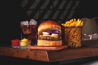 Three Cheese Burger görseli