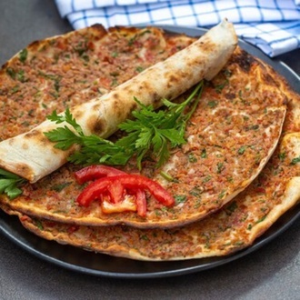 Lahmacun görseli