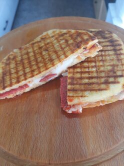 Sucuklu Kaşarlı Bazlama Tost görseli