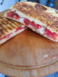 Sultan Domates Peynirli Bazlama Tost görseli