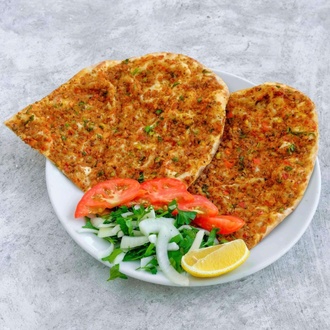 Sarımsaklı Antep Lahmacun görseli