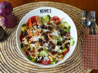 Lor Peynirli Kuru Üzümlü Cevizli Salata görseli