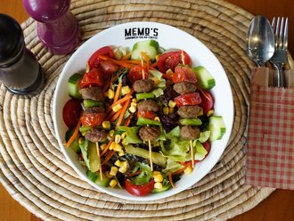 Çöp Şiş Köfte Salata görseli