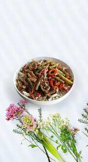 Tavuklu Pilav Üstü Acılı Kuşkonmazlı Mantar Sote görseli